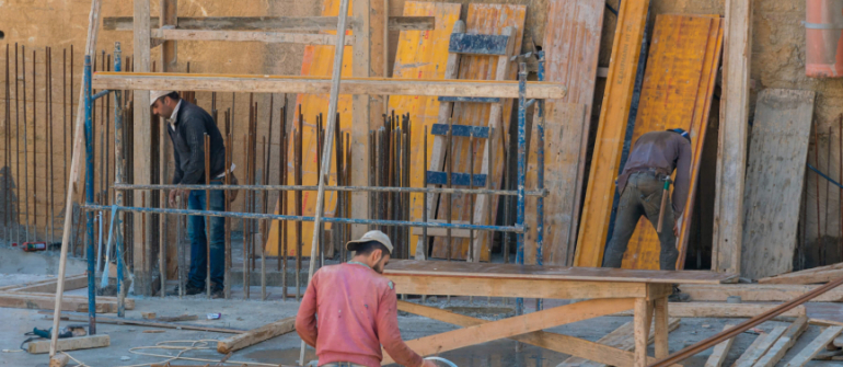 DEPREM NEDENİYLE İŞVERENİN İŞÇİNİN İŞ AKDİNİ FESHETMESİ / KIDEM VE İHBAR TAZMİNATI ÖDEME YÜKÜMLÜLÜĞÜ